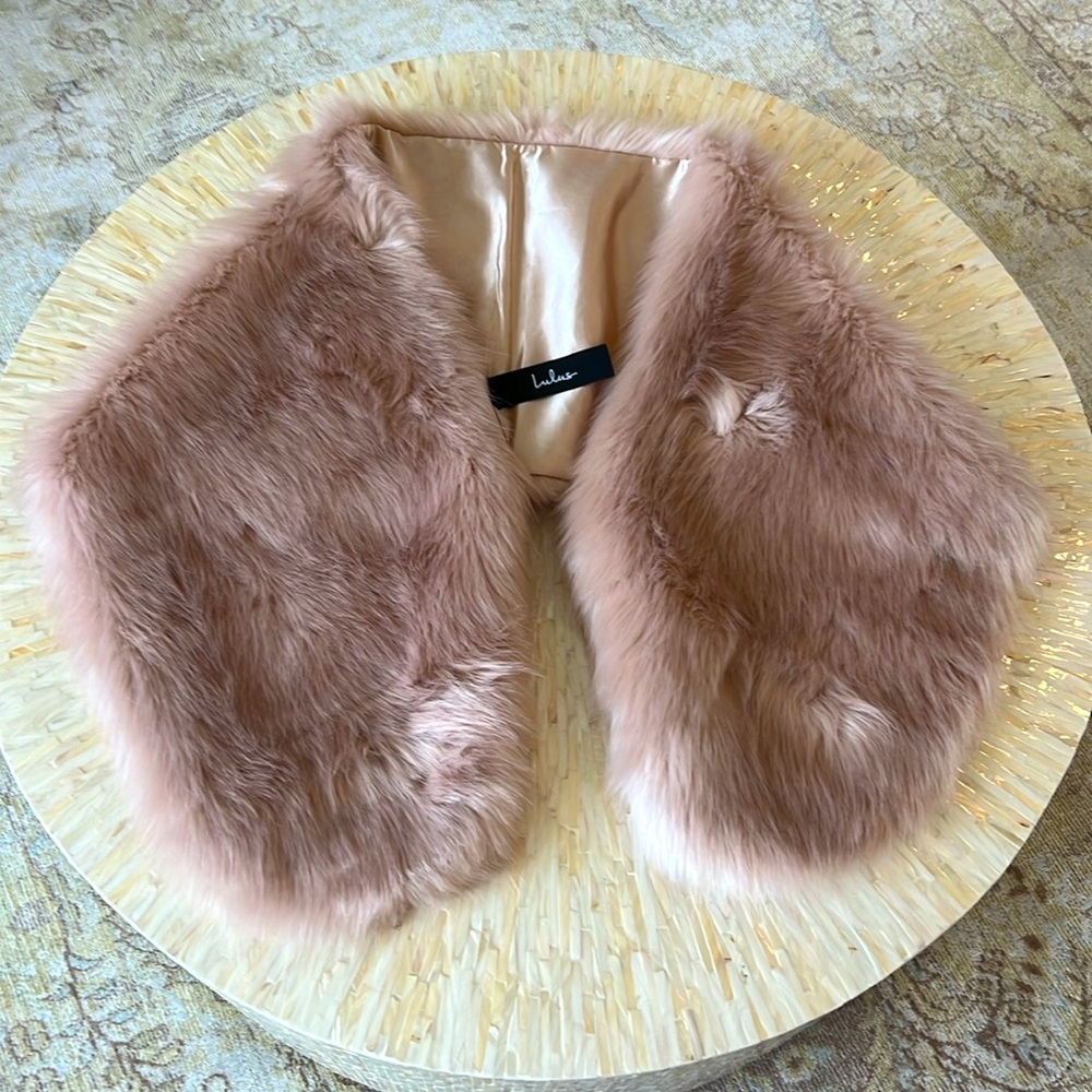 Faux fur pink stole/wrap nwt